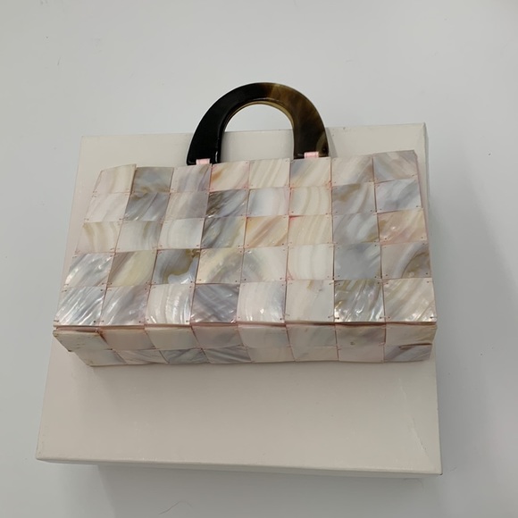 Pink Pearl shell bag - Picture 10 of 10
